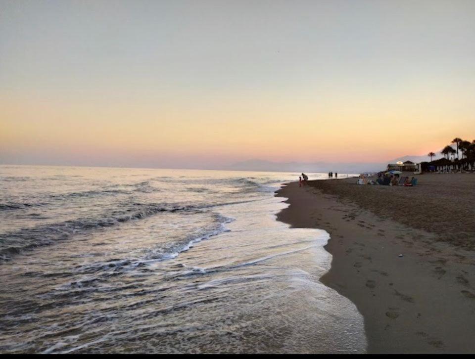 1 Marbella Beach Golf Apartment Екстериор снимка